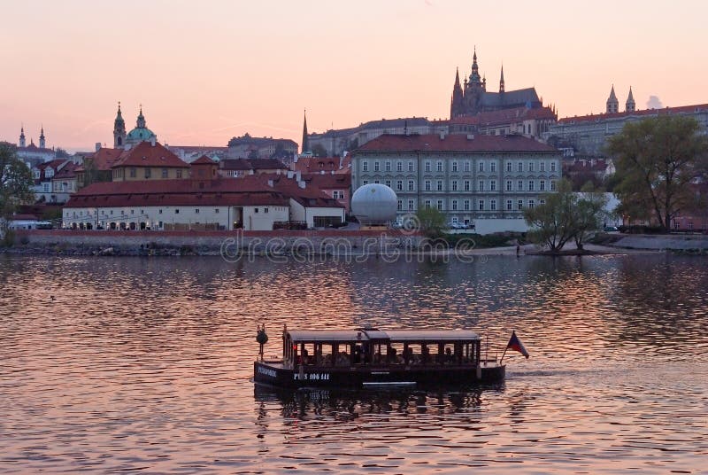 Stadtlandschaft, die Moldau prag Czechia lizenzfreies stockfoto Stadtlandschaft, die Moldau prag Czechia lizenzfreies stockfoto