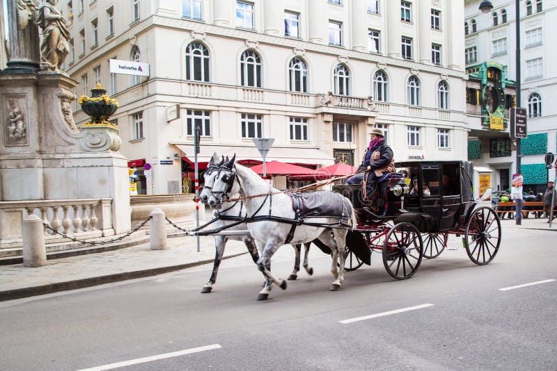 Stadtzentrum Strassenansicht Und Fiacre Oder Fiaker In Wien Redaktionelles Stockfoto Bild Von Fiaker Strassenansicht