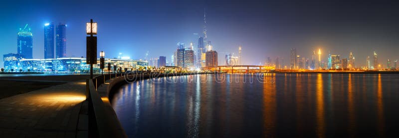 Stadtzentrumskyline Dubais im Stadtzentrum gelegene stockfotos Stadtzentrumskyline Dubais im Stadtzentrum gelegene stockfotos
