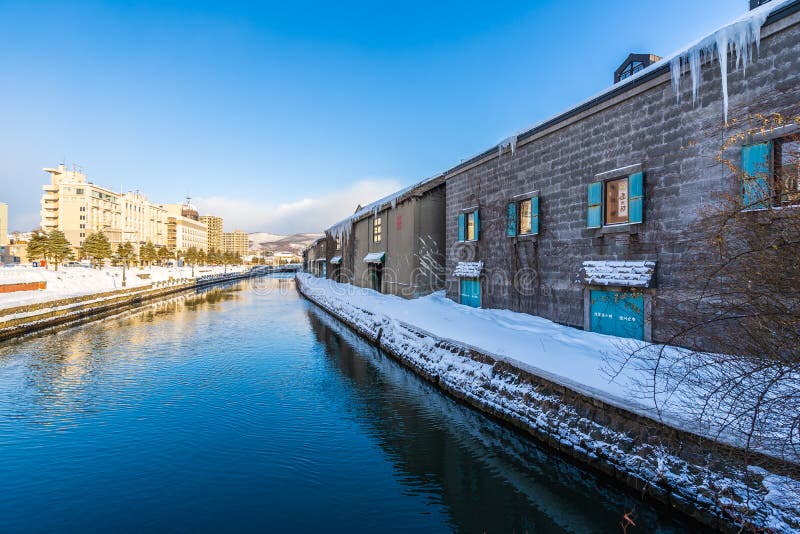 Stagione bellissimo e paesaggio urbano del canale dell'Otaru in inverno e nella neve fotografia stock