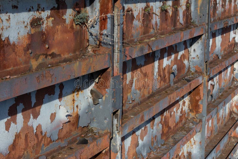 Stahlwandhintergrundbeschaffenheit mit Korrosion, Rost und der Schale der Farbe stockbilder Stahlwandhintergrundbeschaffenheit mit Korrosion, Rost und der Schale der Farbe stockbilder
