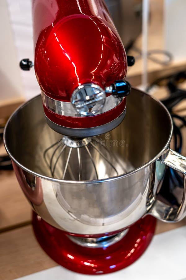 https://thumbs.dreamstime.com/b/stainless-steel-red-electric-mixer-hand-stand-mixer-kitchen-device-selective-focus-close-up-stainless-steel-red-electric-mixer-194702626.jpg