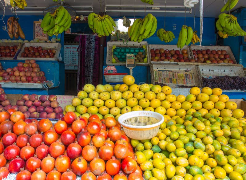 Stalle de fruit dans l'Inde photos libres de droits Stalle de fruit dans l'Inde photos libres de droits