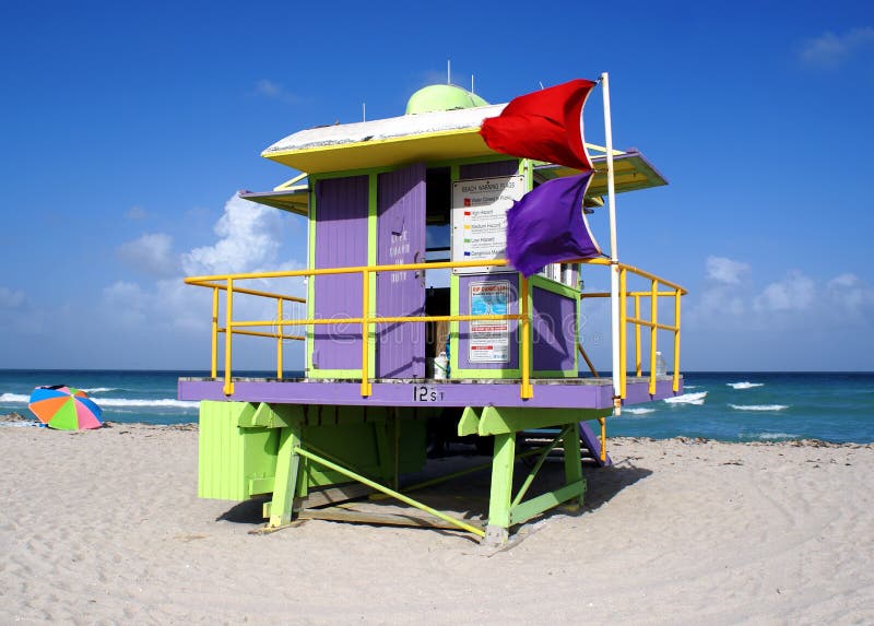 Stand de maître nageur en plage du sud Miami image stock Stand de maître nageur en plage du sud Miami image stock