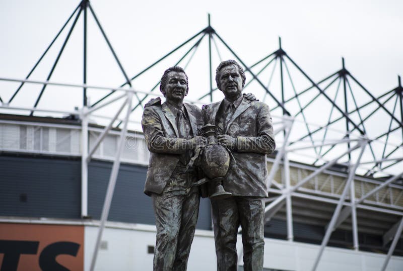 Standbeeld van Brian Clough en Peter Taylor buiten Derby County FC, royalty-vrije stock afbeeldingen Standbeeld van Brian Clough en Peter Taylor buiten Derby County FC, royalty-vrije stock afbeeldingen