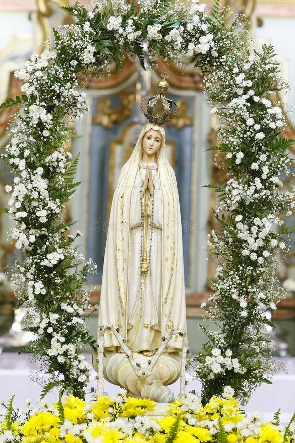 Standbeeld van het beeld van Onze Dame van Fatima