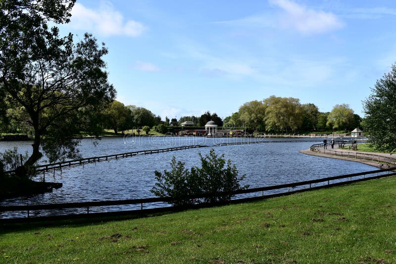 Stanley Park Lake, Blackpool Stock Photo - Image of bush, green: 250504662