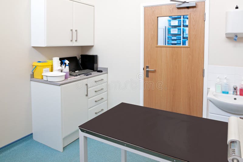 Stanza dell'esame del veterinario fotografie stock Stanza dell'esame del veterinario fotografie stock