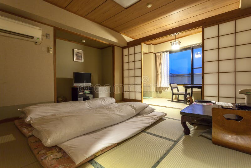 Stanza di ospiti giapponese tradizionale di Ryokan Jonoyu, fotografia stock libera da diritti Stanza di ospiti giapponese tradizionale di Ryokan Jonoyu, fotografia stock libera da diritti