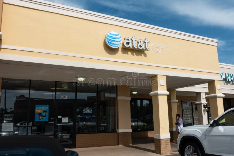 Stanza frontale di negozio di vendita al dettaglio di AT&T in un centro commerciale immagini stock Stanza frontale di negozio di vendita al dettaglio di AT&T in un centro commerciale immagini stock