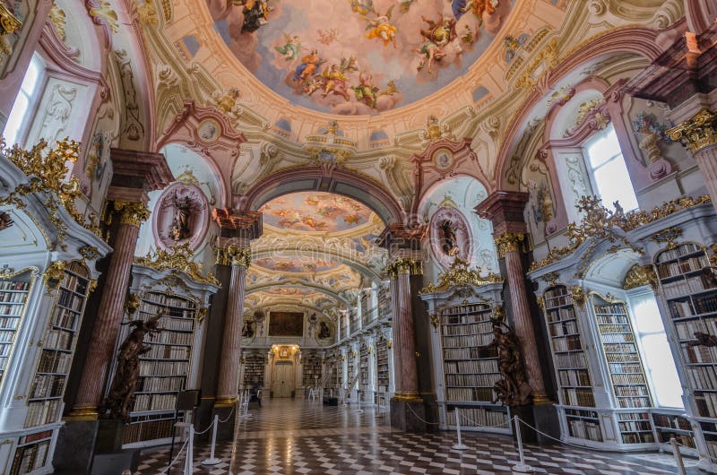 Stanze decorate in una biblioteca dell'abbazia fotografie stock