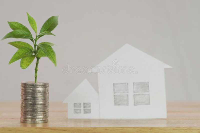 Stapel des Geldes, Münzen mit Anlage lizenzfreie stockfotografie Stapel des Geldes, Münzen mit Anlage lizenzfreie stockfotografie