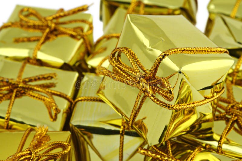 Stapel goldene Geschenke stockfoto Stapel goldene Geschenke stockfoto