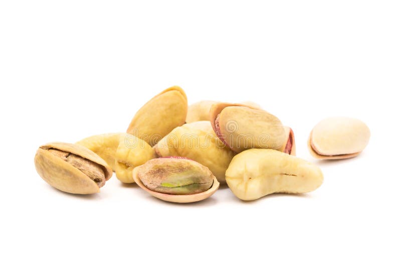 Stapel von gebratenen Pistazien und von Acajoubaum lizenzfreies stockfoto Stapel von gebratenen Pistazien und von Acajoubaum lizenzfreies stockfoto