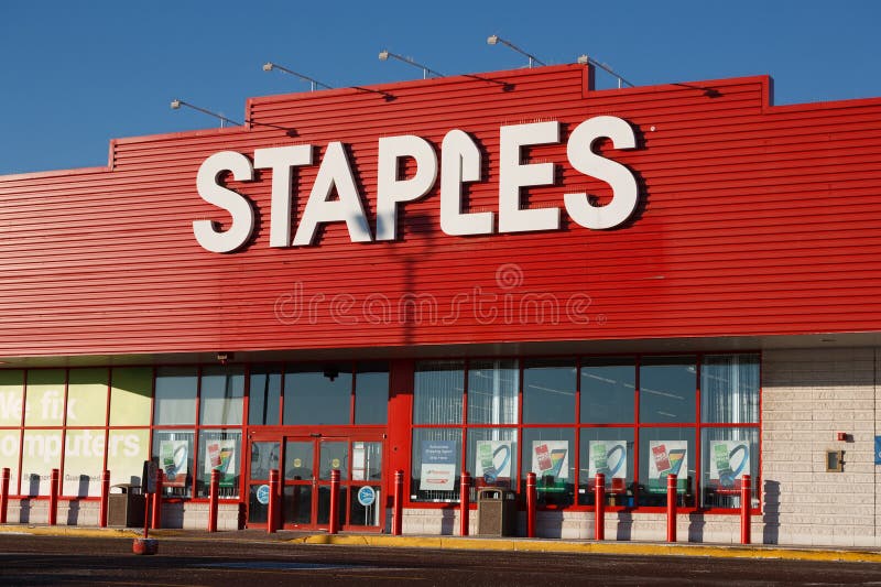 Staples store hi-res stock photography and images - Alamy