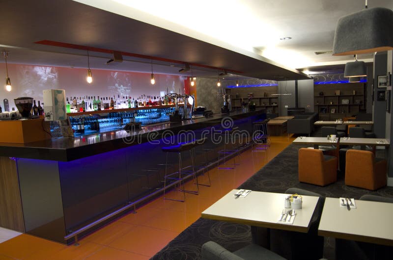 A 4 star hotel bar restaurant was decorated with nice modern furniture and lighting. Novotel London Waterloo. A 4 star hotel bar restaurant was decorated with nice modern furniture and lighting. Novotel London Waterloo.