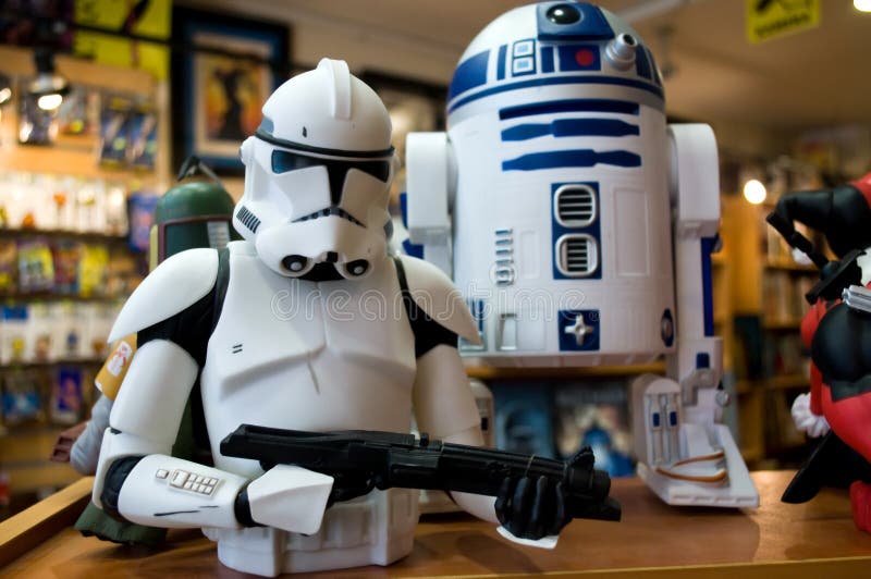 Star Wars Stormtrooper και αριθμός δράσης παιχνιδιών R2-D2 στοκ φωτογραφίες Star Wars Stormtrooper και αριθμός δράσης παιχνιδιών R2-D2 στοκ φωτογραφίες