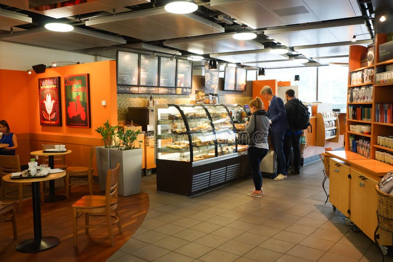Starbucks-cafés interiör fotografering för bildbyråer