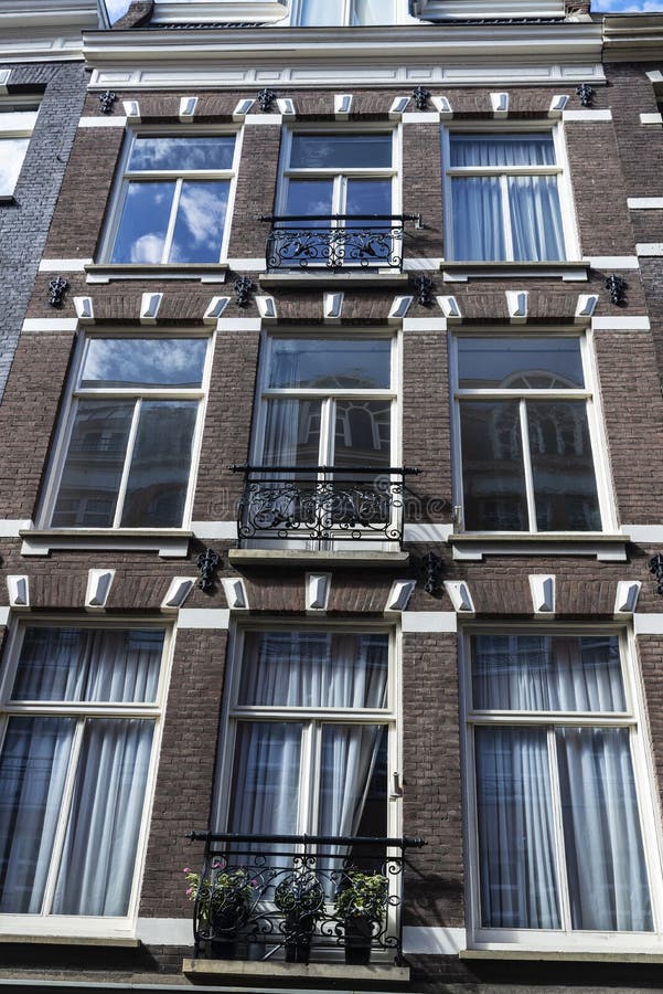 Stare klasyczne domy w holandii amsterdamskiej zdjęcia stock