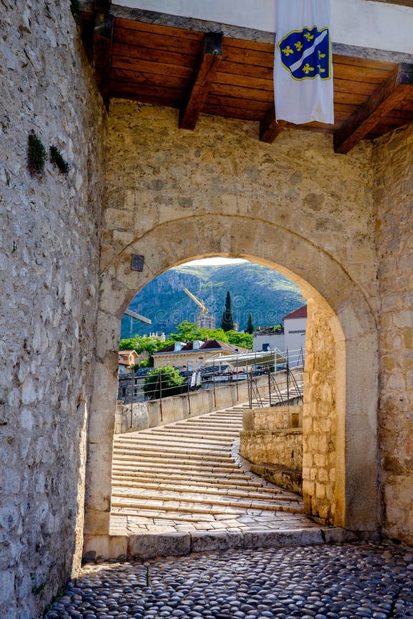 Stari Najwięcej bridżowych archway wejście, Mostar, Bośnia i Herzegovina, fotografia stock Stari Najwięcej bridżowych archway wejście, Mostar, Bośnia i Herzegovina, fotografia stock