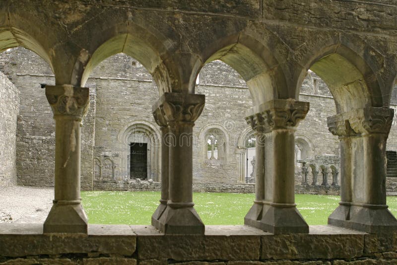 starożytne opactw cloisters zdjęcie stock starożytne opactw cloisters zdjęcie stock