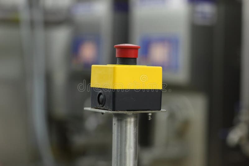 Start-Stopp-Taste auf industrieller Einheit in der Anlage stockfoto Start-Stopp-Taste auf industrieller Einheit in der Anlage stockfoto