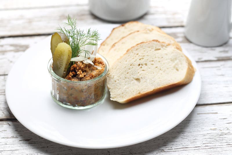 Starter, Brotpaste mit in Essig eingelegter Gurke Sandwichpaste lizenzfreies stockbild Starter, Brotpaste mit in Essig eingelegter Gurke Sandwichpaste lizenzfreies stockbild