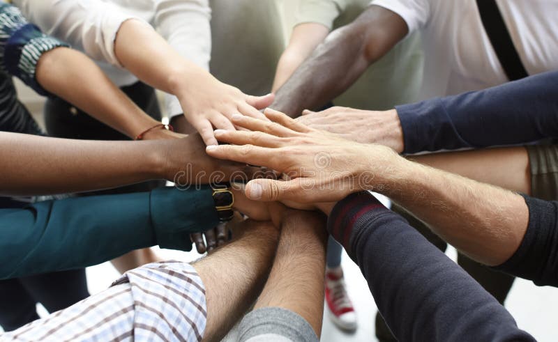 Startup samarbete för teamwork för affärsfolk räcker tillsammans royaltyfria bilder