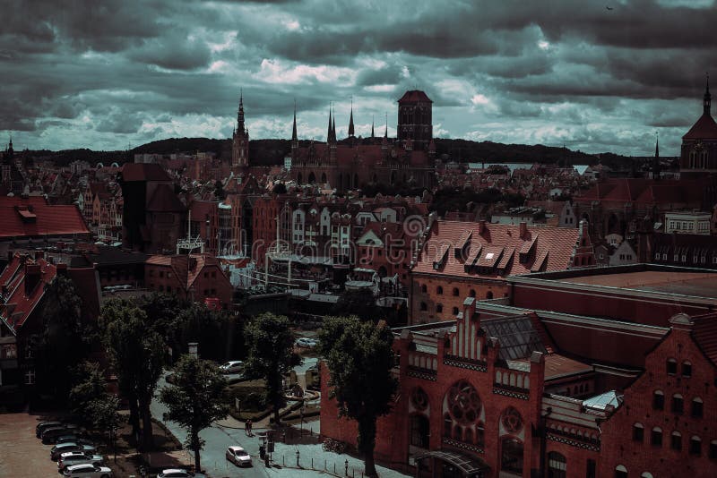 Stary miasteczko i sławny żuraw Gdański, widok z lotu ptaka od ferris koła Podr?? Polska Przemys? turystyczny Polska architektura zdjęcie royalty free Stary miasteczko i sławny żuraw Gdański, widok z lotu ptaka od ferris koła Podr?? Polska Przemys? turystyczny Polska architektura zdjęcie royalty free