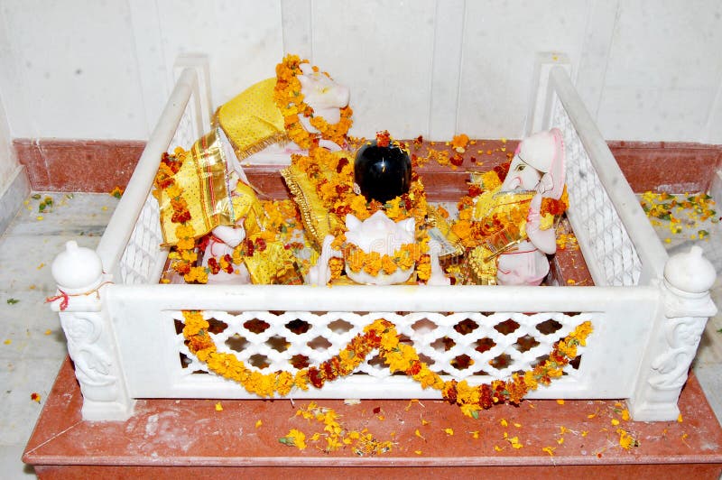 Stary shiva lingaLing, Nandinandin w świątyni i obrazy royalty free Stary shiva lingaLing, Nandinandin w świątyni i obrazy royalty free