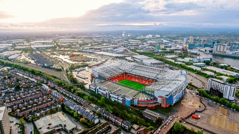 Stary Trafford jest stadionem futbolowym Wielki Machester Anglia i domem Manchester United Widok Z Lotu Ptaka Ikonowy futbol Gr