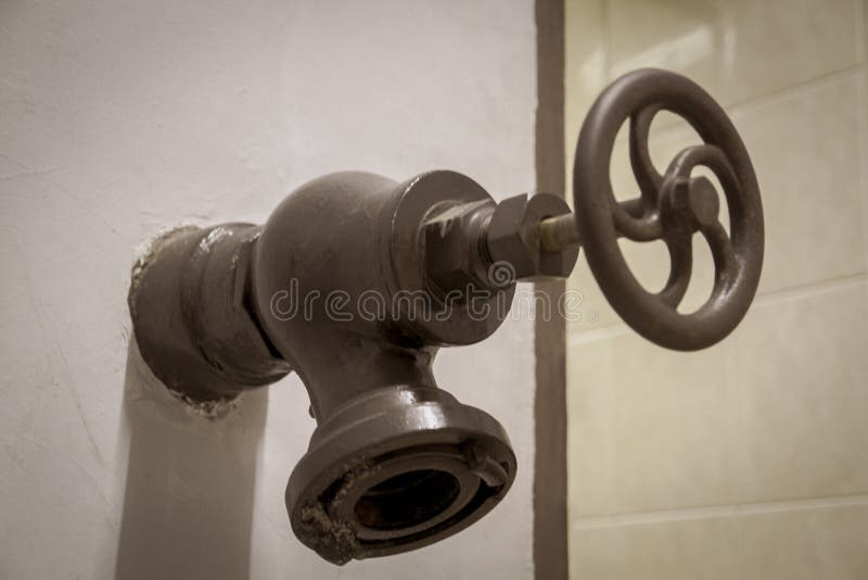 Stary zawór antykwariatu mosiężnego fotografia stock