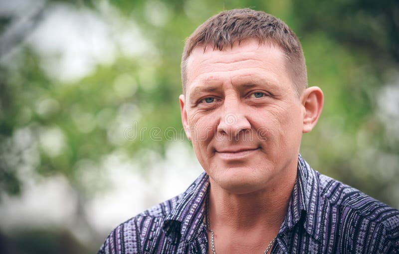 starzejący się mężczyzna środka portret fotografia stock starzejący się mężczyzna środka portret fotografia stock