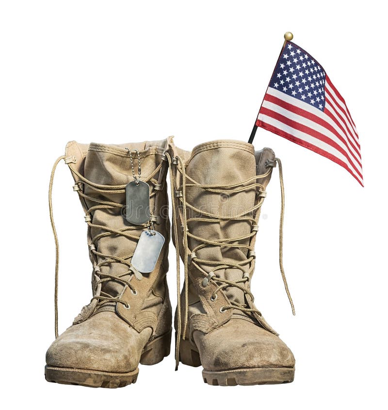 Starzy militarni bojowi buty z psimi etykietkami i flagą amerykańską