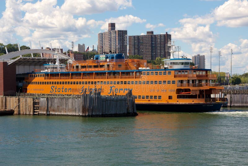 Staten Island Ferry messo in bacino fotografia stock libera da diritti Staten Island Ferry messo in bacino fotografia stock libera da diritti