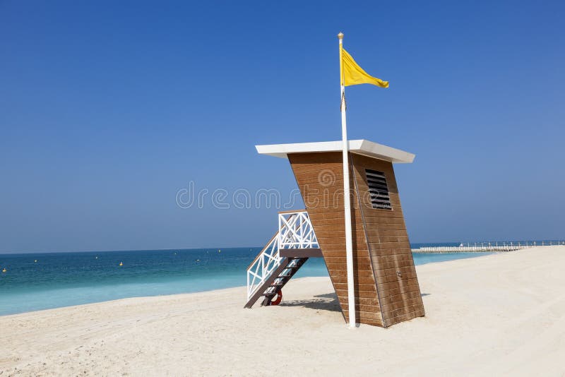 Station de maître nageur sur la plage à Dubaï photo stock Station de maître nageur sur la plage à Dubaï photo stock