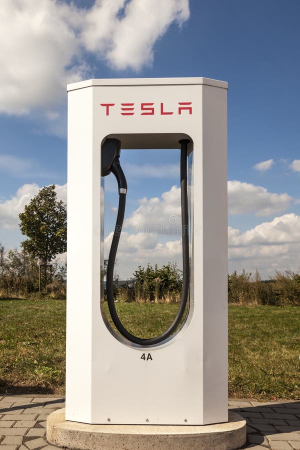 Download Station De Surchauffeur De Tesla Photo éditorial - Image du electrical, vertical: 77154566