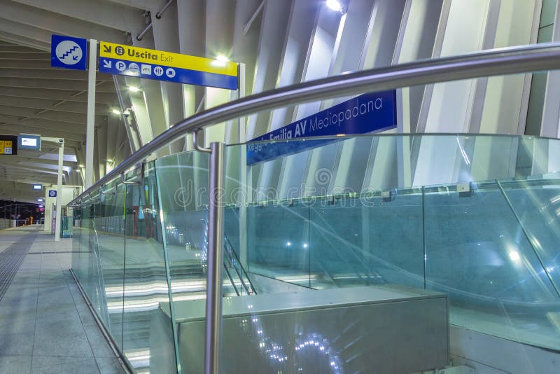 Station f?r snabbt drev Reggio Emilia royaltyfri fotografi Station f?r snabbt drev Reggio Emilia royaltyfri fotografi