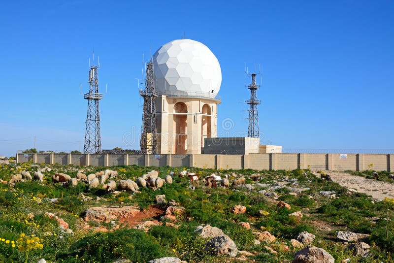 Station radar d'aviation de Dingli, Malte images stock Station radar d'aviation de Dingli, Malte images stock