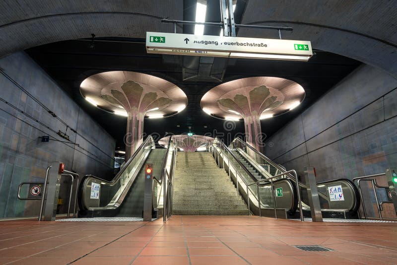 Station Westend U Bahn in Frankfurt Deutschland lizenzfreie stockfotos Station Westend U Bahn in Frankfurt Deutschland lizenzfreie stockfotos