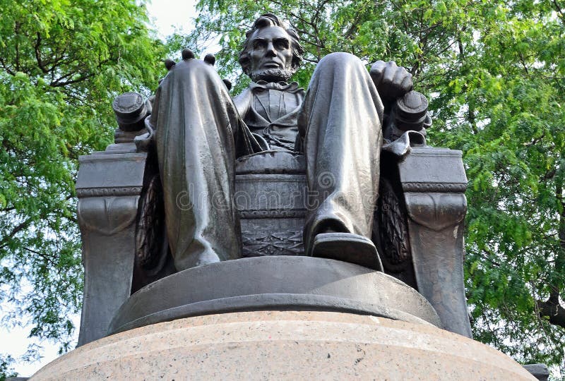 Abraham Lincoln facing Grant Park in Chicago, Illinois. Abraham Lincoln facing Grant Park in Chicago, Illinois