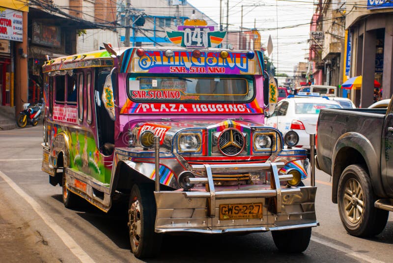 Stationnement De Jeepney Sur La Rue à Cebu, Philippines Photo ...
