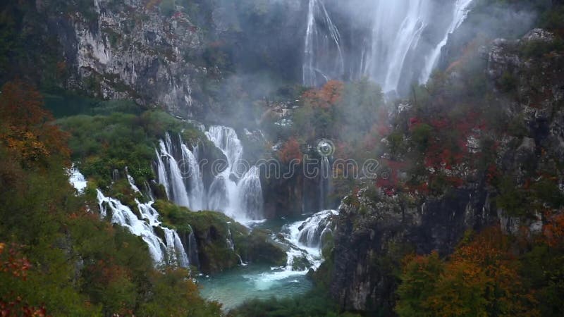 Stationnement national de lacs Plitvice en Croatie clips vidéos
