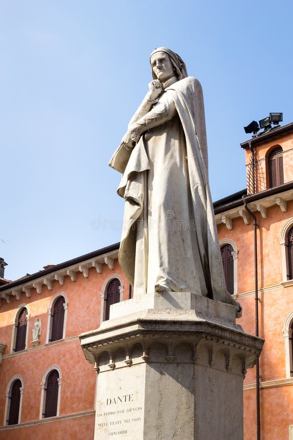 Statue to Dante Alighieri in Piazza dei Signori - Verona, Italy. Statue to Dante Alighieri in Piazza dei Signori - Verona, Italy