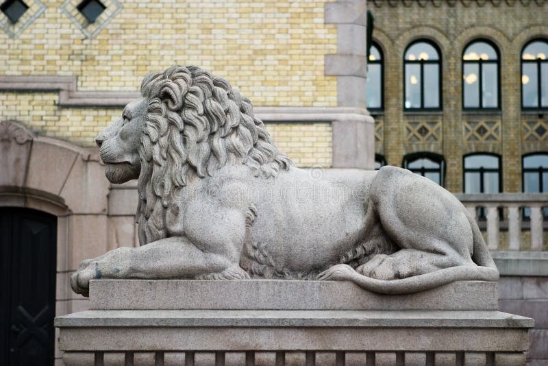Statua del leone fotografia stock libera da diritti