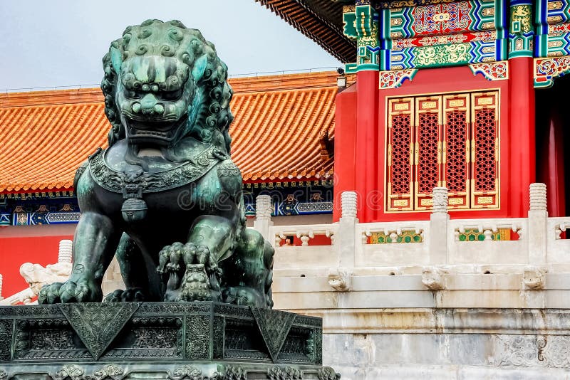 Statua del leone alla Città proibita, Pechino, Cina immagine stock libera da diritti