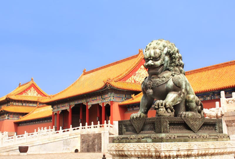 Statua del leone nella Città proibita, Pechino, Cina fotografie stock libere da diritti