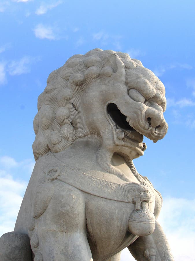 Statua del leone, Pechino, Cina fotografie stock libere da diritti