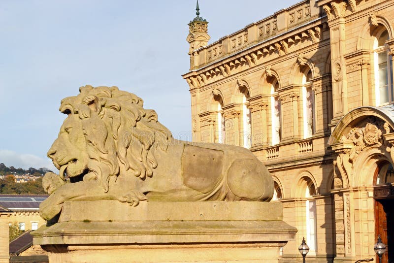 Statua del leone in Saltaire, Regno Unito fotografia stock libera da diritti