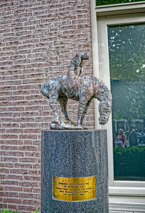 Statua di Amsterdam Reiziger del cavaliere fotografia stock Statua di Amsterdam Reiziger del cavaliere fotografia stock
